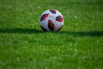 西班牙2-0法国晋级决赛，罗德里触球破百创中场纪录（配图示意）